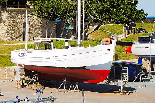 Wooden boat restoration in action in the port of Saint-Martin-de-Ré.