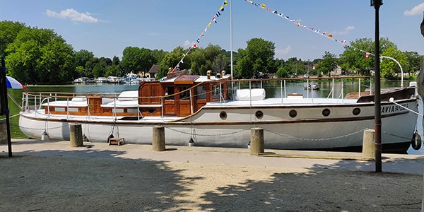 "Davia" moored on the river Yonne