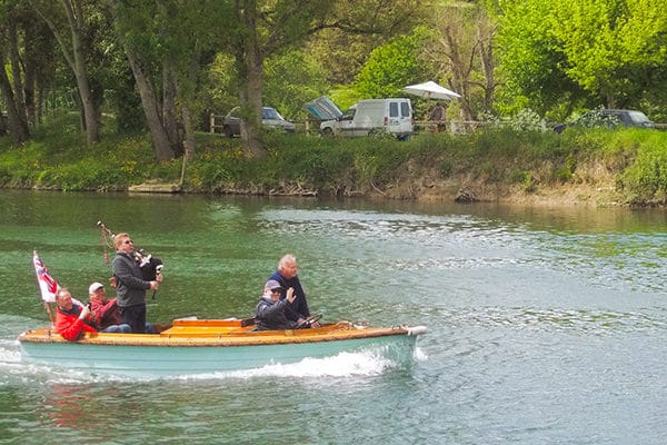 Launch on the river Charente for the new owner Jim's first skipper experience at the helm of "Dragonfly".