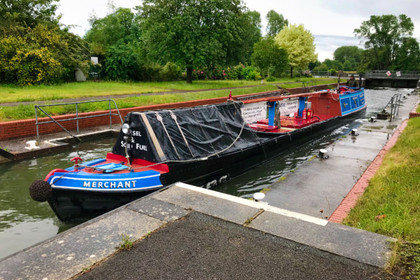 Barge passing upstream through Mapledurham lock.