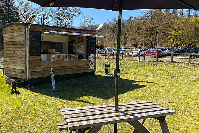 Hi5!'s coffee corner at Beale Park Lake