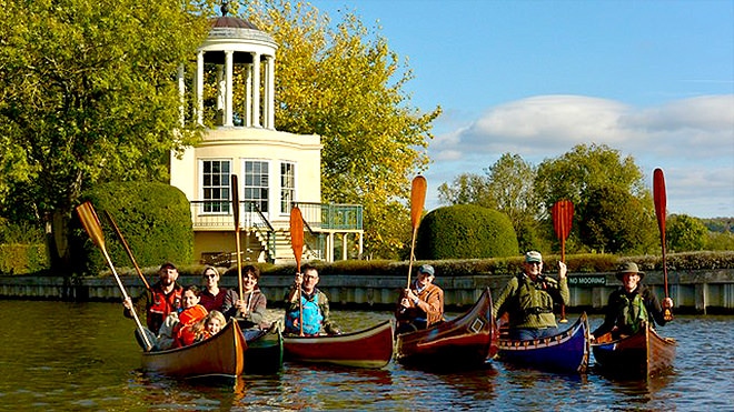 Nick's canoe flotilla at Temple Island