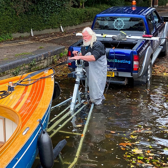 Andrew at St Peter's St slipway in Marlow slipping "Blue Duck" after a gentle cruise upstream from her boathouse at Hedsor Wharf.