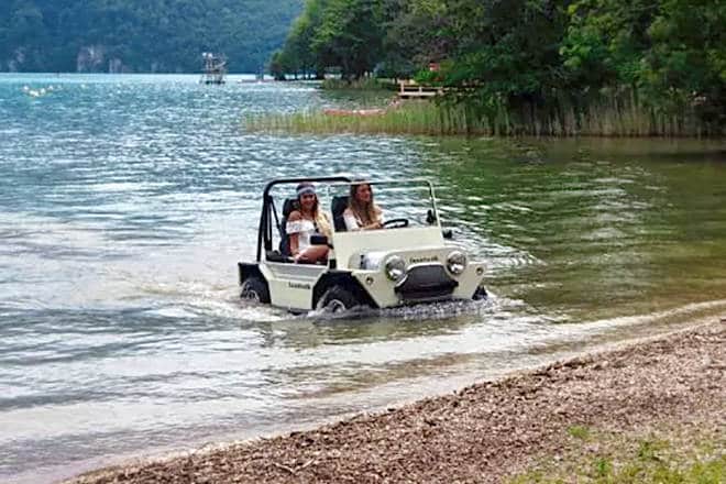 Lazareth's amphibious Moke