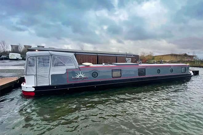 Oakums - Luxury narrowboats built in the UK