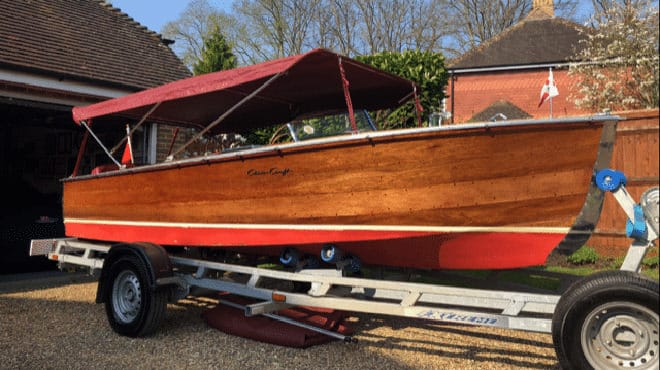 "How's that" - a head turning classic 1938 pre war Chris Craft deluxe runabout