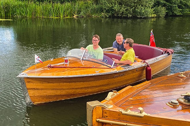 Eric doing a boat demo for clients on 'How's That' right after the Transport Trust event on Beale Park Lake.