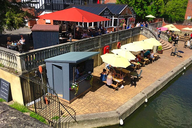 Pure Boating in Wallingford at The Boat House pub terrace