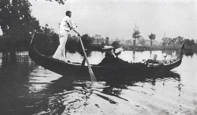 Marie Corelli in her gondola on the Avon