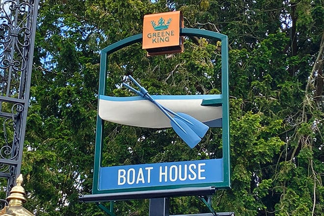 Our Wallingford boat-hire is located at the waterfront terrace of Greene King's Boat House Pub
