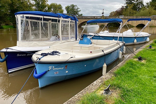 The season ended rather abruptly for Pure Boating. In Wallingford we just had time to rescue the life jackets before the kiosk started filling up.