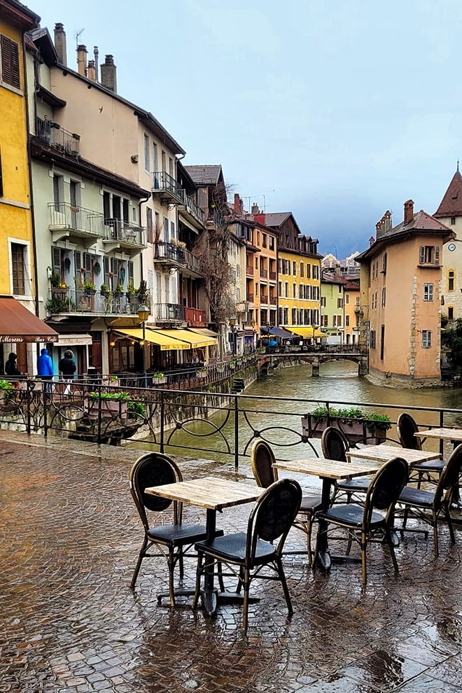 In Annecy's Old Town I admired the beautiful medieval architecture
and the Thiou Canal flowing by.