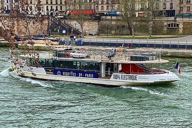 Good to see electric boats still making waves in Paris.